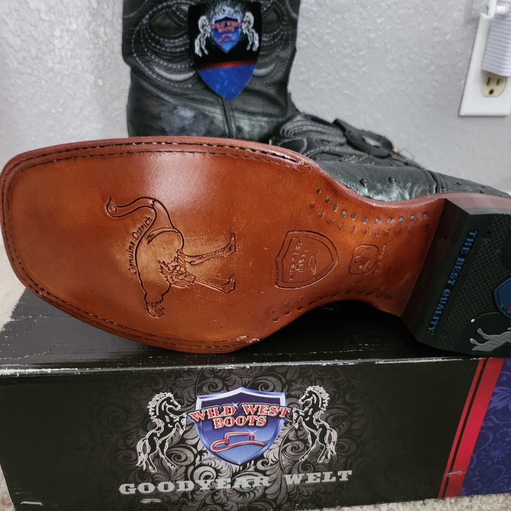 Brand new boots - Picture 2 of 6